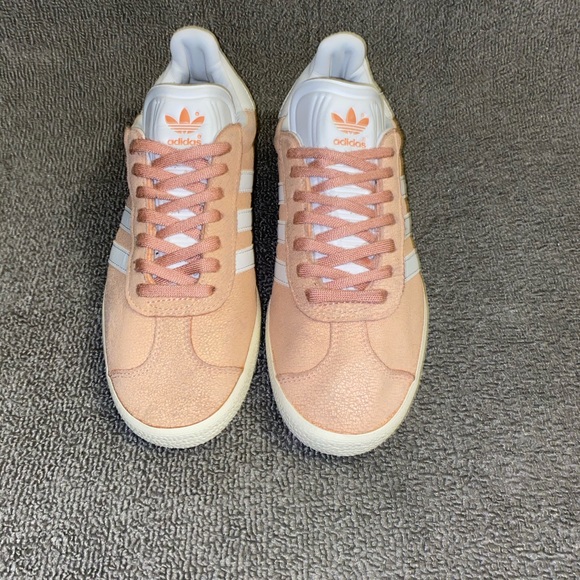 ADIDAS Gazelle in peach suede. - Picture 2 of 5